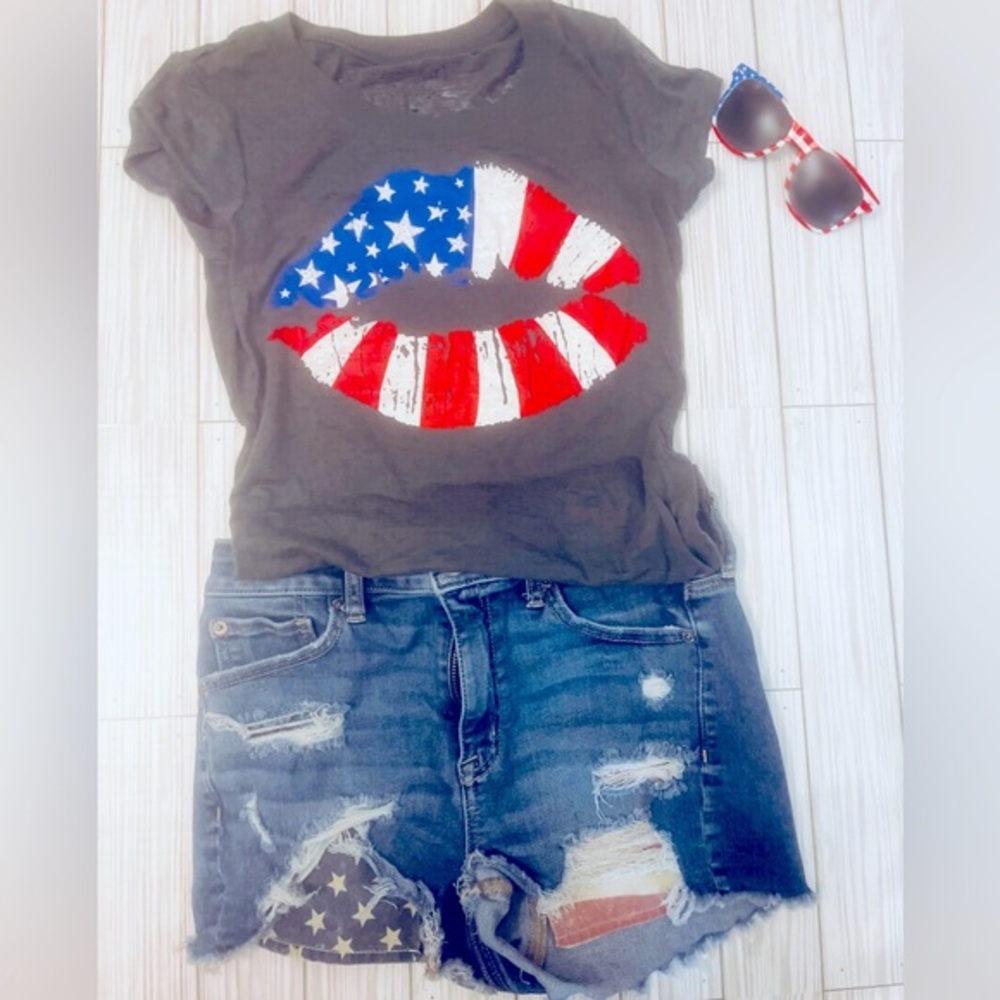 Rocker Girl Flag Kiss Burnout Size small
